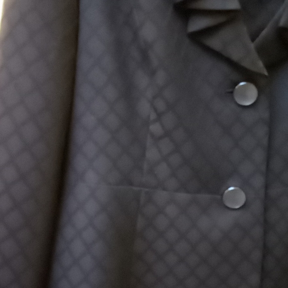 Le Suit black pattern skirt suit - Picture 3 of 11